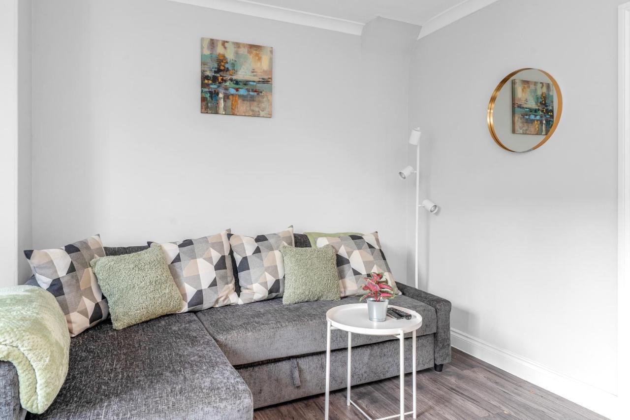 Modern & Spacious 2 Bedroom House - Free Parking - Front & Back Garden - Private Main Door Entrance Edinburgh Eksteriør billede