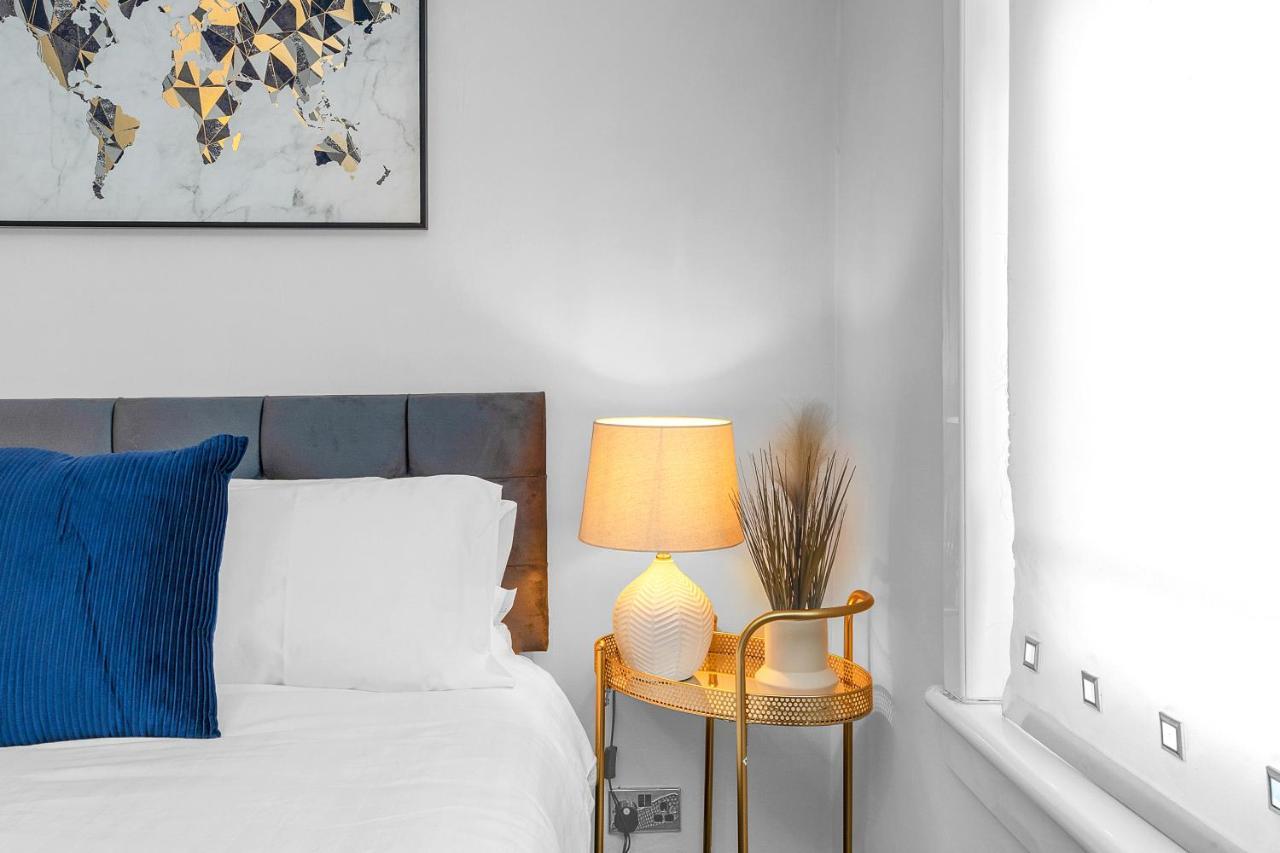 Modern & Spacious 2 Bedroom House - Free Parking - Front & Back Garden - Private Main Door Entrance Edinburgh Eksteriør billede