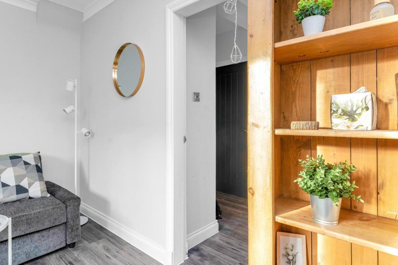 Modern & Spacious 2 Bedroom House - Free Parking - Front & Back Garden - Private Main Door Entrance Edinburgh Eksteriør billede
