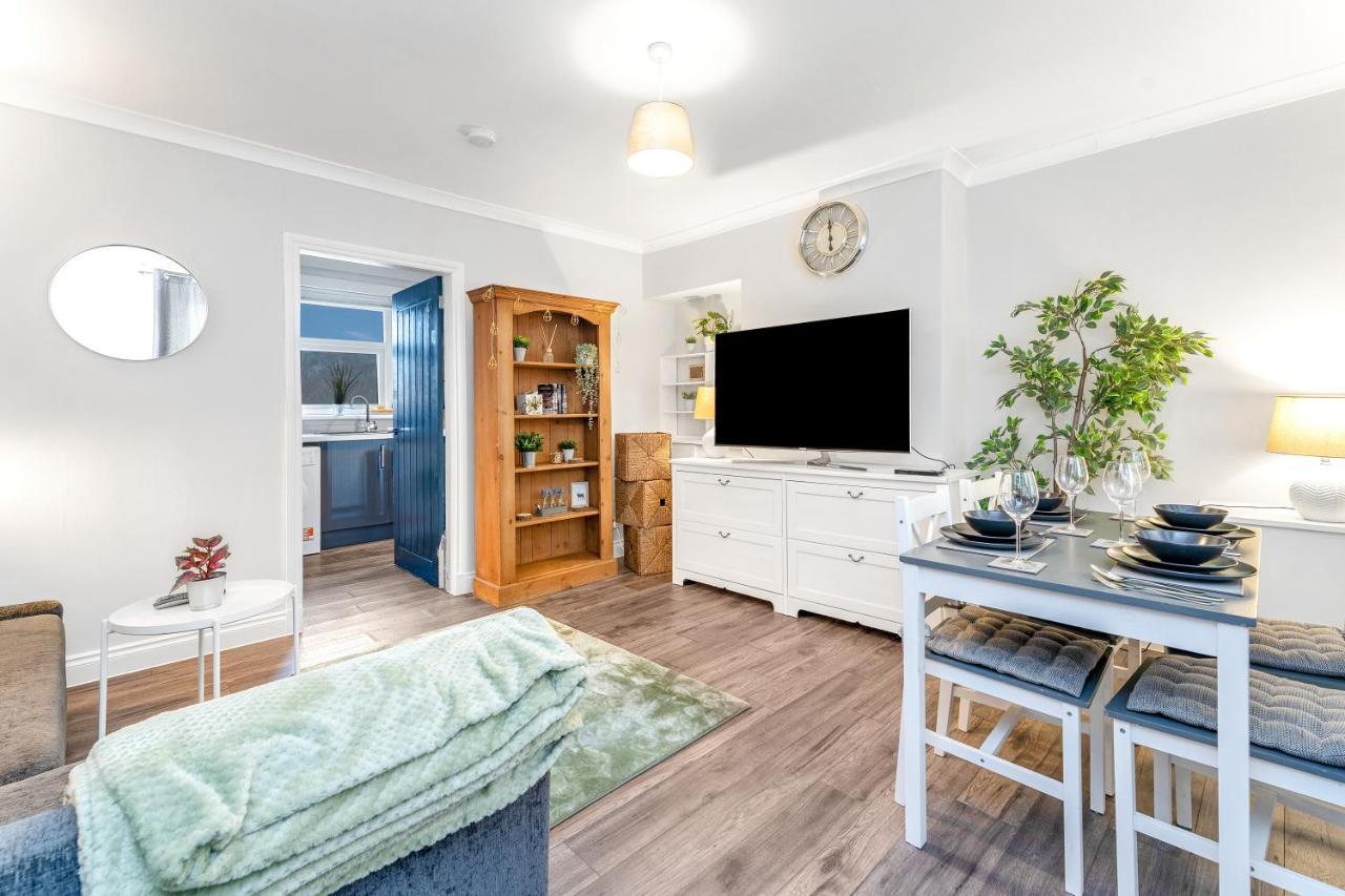Modern & Spacious 2 Bedroom House - Free Parking - Front & Back Garden - Private Main Door Entrance Edinburgh Eksteriør billede