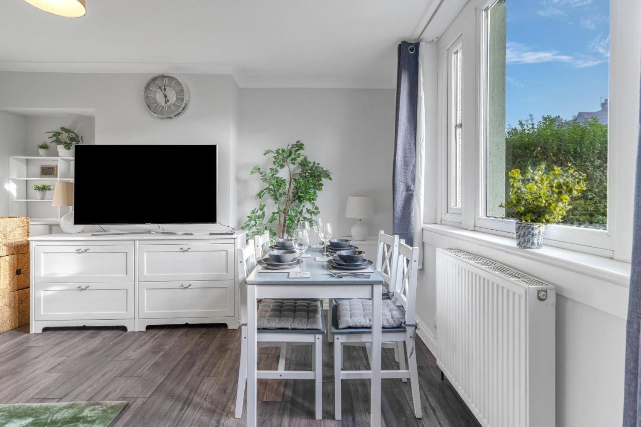 Modern & Spacious 2 Bedroom House - Free Parking - Front & Back Garden - Private Main Door Entrance Edinburgh Eksteriør billede