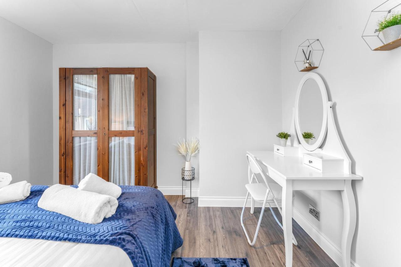 Modern & Spacious 2 Bedroom House - Free Parking - Front & Back Garden - Private Main Door Entrance Edinburgh Eksteriør billede