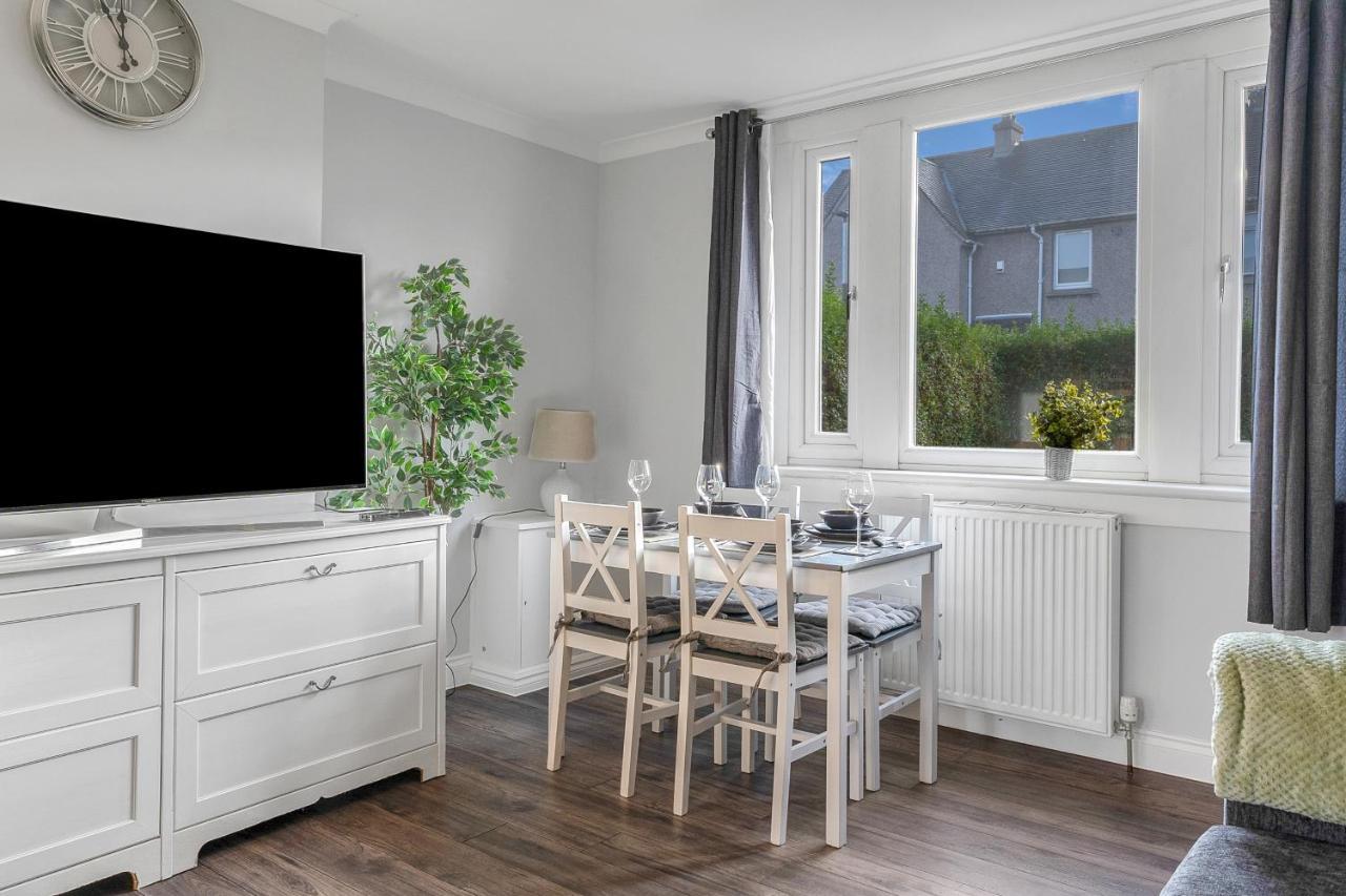 Modern & Spacious 2 Bedroom House - Free Parking - Front & Back Garden - Private Main Door Entrance Edinburgh Eksteriør billede