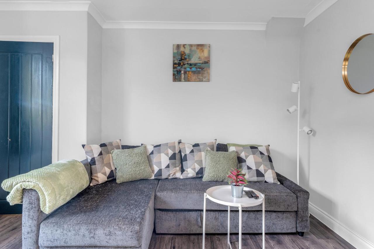 Modern & Spacious 2 Bedroom House - Free Parking - Front & Back Garden - Private Main Door Entrance Edinburgh Eksteriør billede