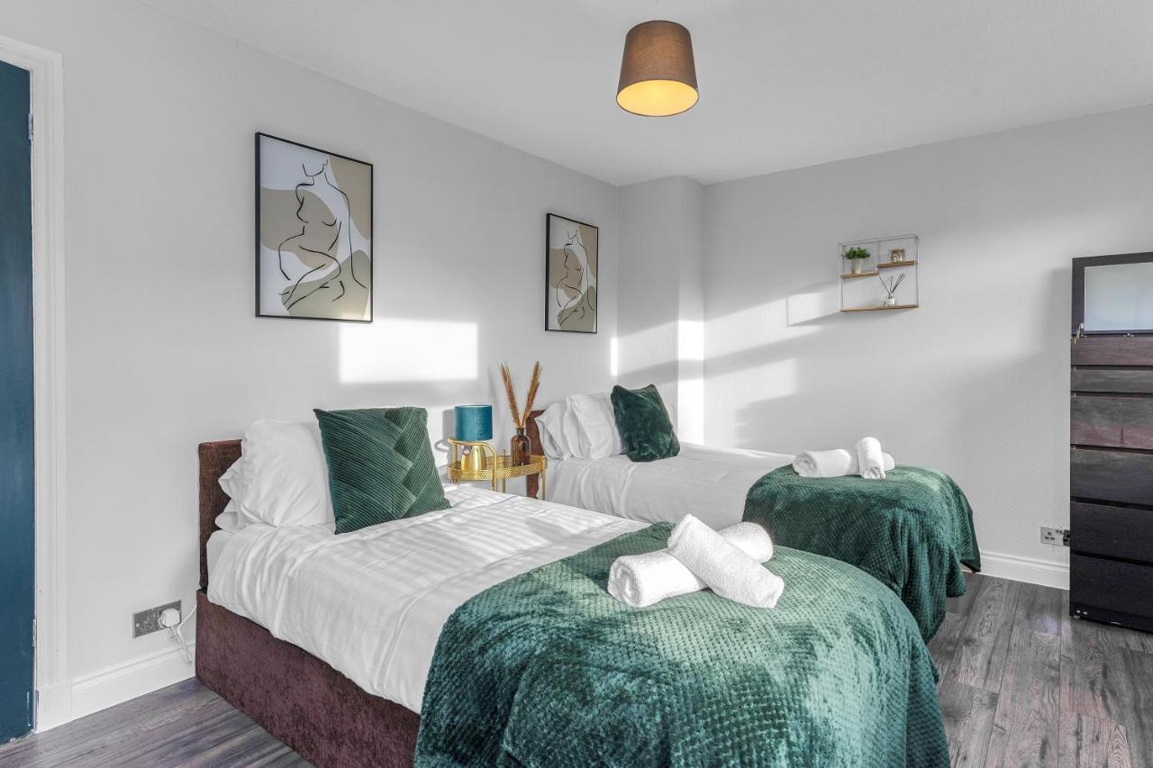 Modern & Spacious 2 Bedroom House - Free Parking - Front & Back Garden - Private Main Door Entrance Edinburgh Eksteriør billede
