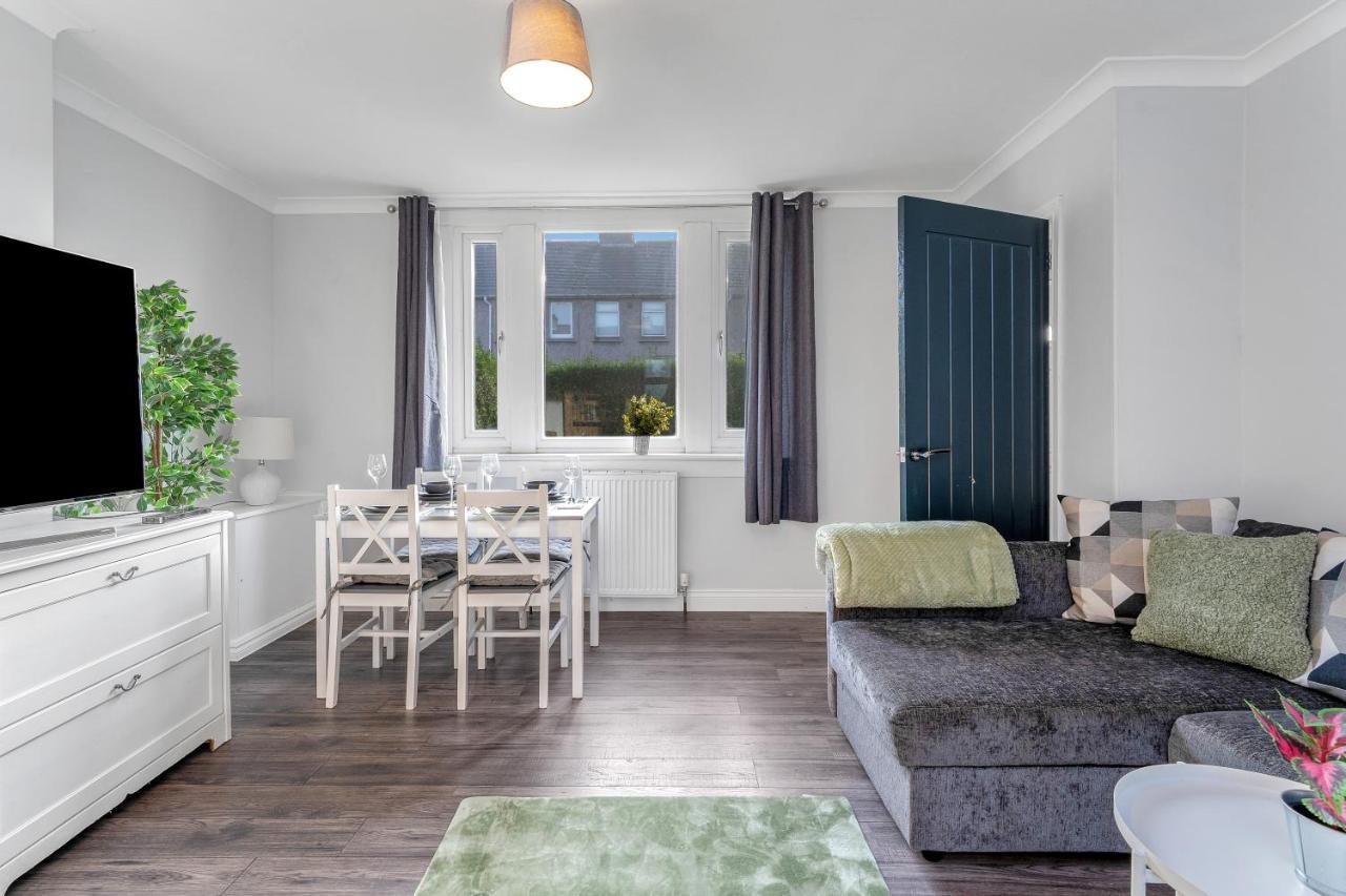 Modern & Spacious 2 Bedroom House - Free Parking - Front & Back Garden - Private Main Door Entrance Edinburgh Eksteriør billede
